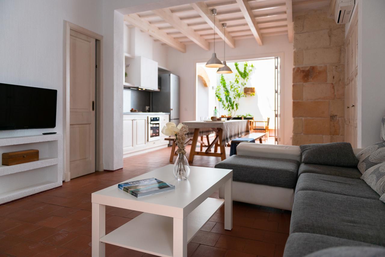 Cal Bisbe Villa Ciutadella  Luaran gambar